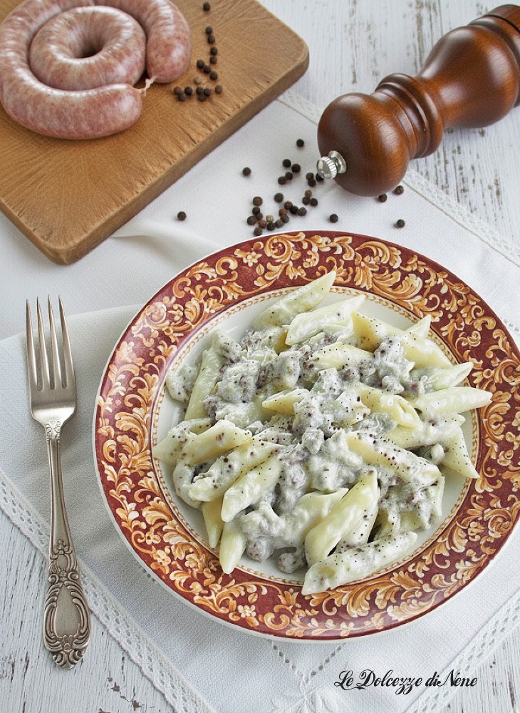 Pasta with sausage and cream