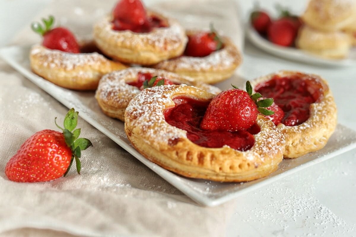 STRAWBERRY PUFF PASTRY FLOWERS