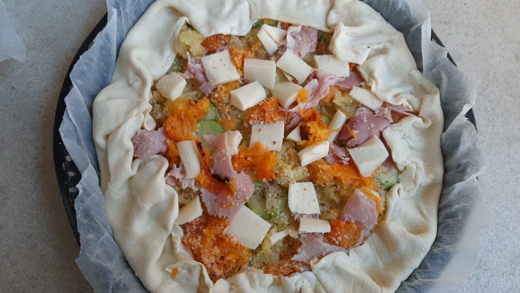 Savory Puff Pastry Pie with Vegetables and Ham