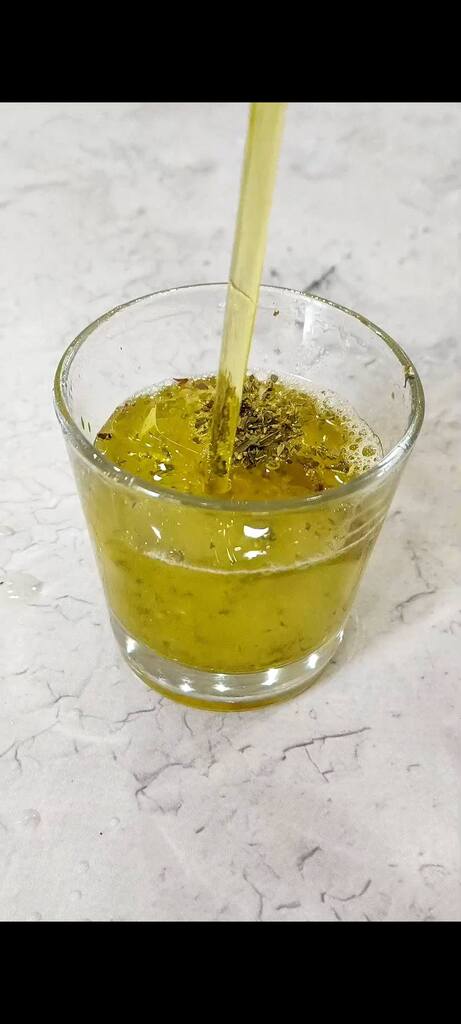 Preparing the vinaigrette