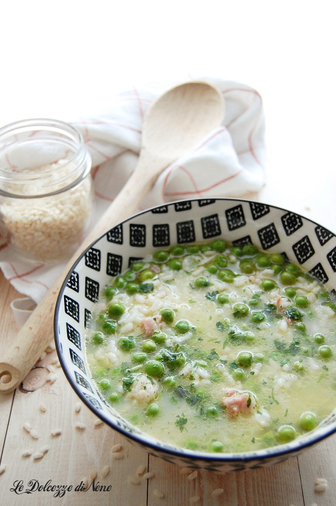Rice soup with peas and bacon