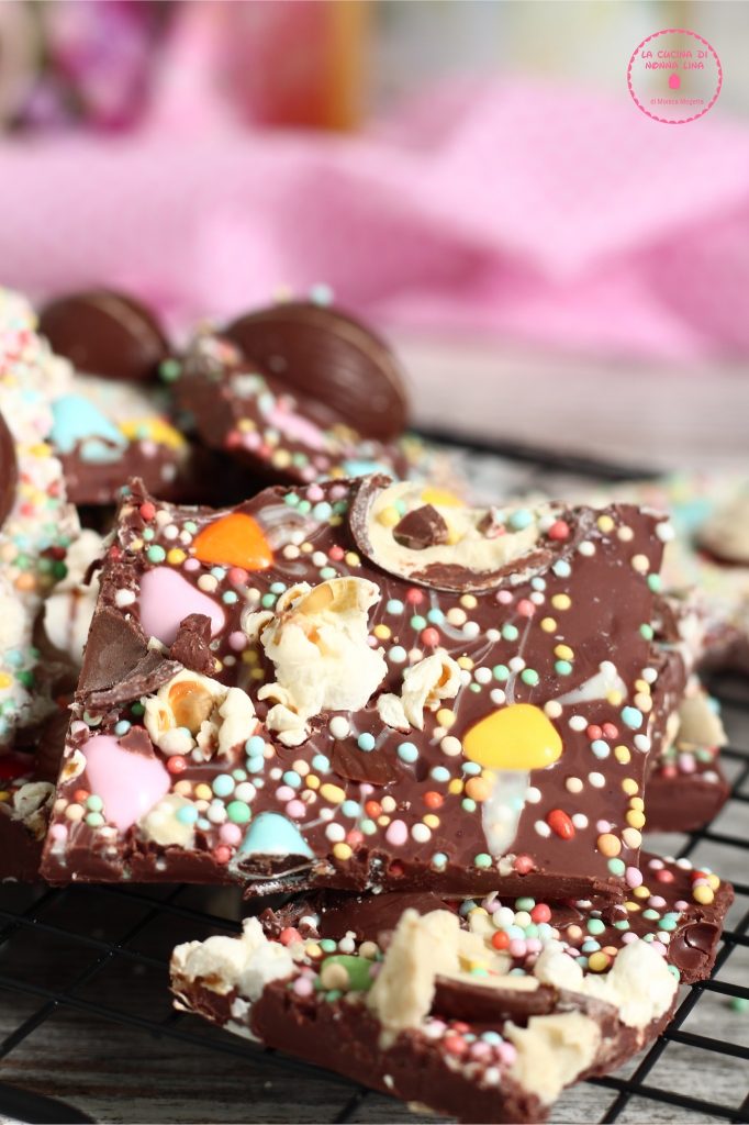 Easy and Delicious Decorated Chocolate Bars
