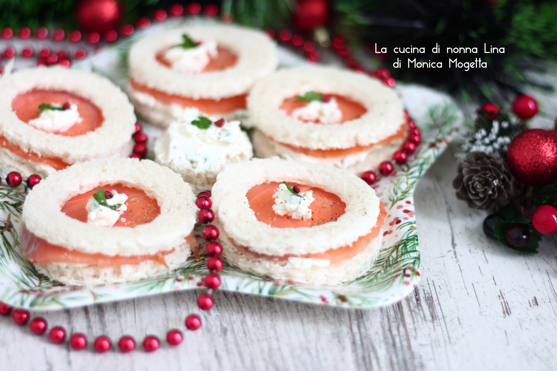 Salmon Canapés for Christmas, Savory Bull’s Eyes!