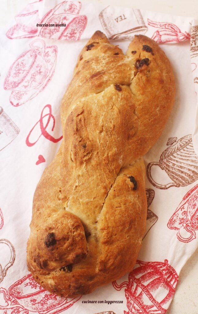 braided bread with raisins