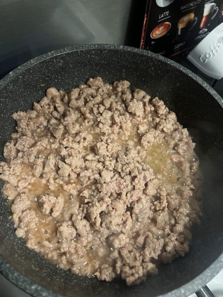 paglia e fieno with sausage and mushrooms