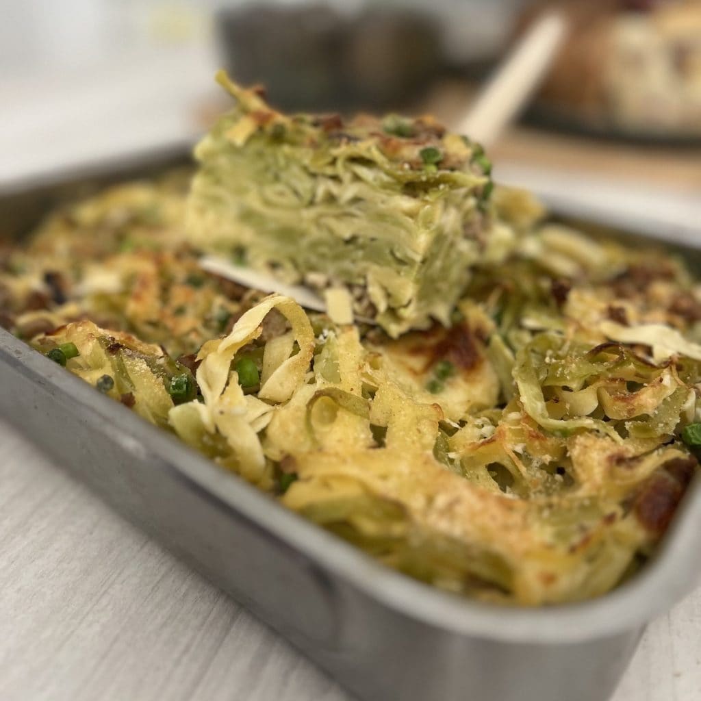 Paglia e fieno with sausage and mushrooms