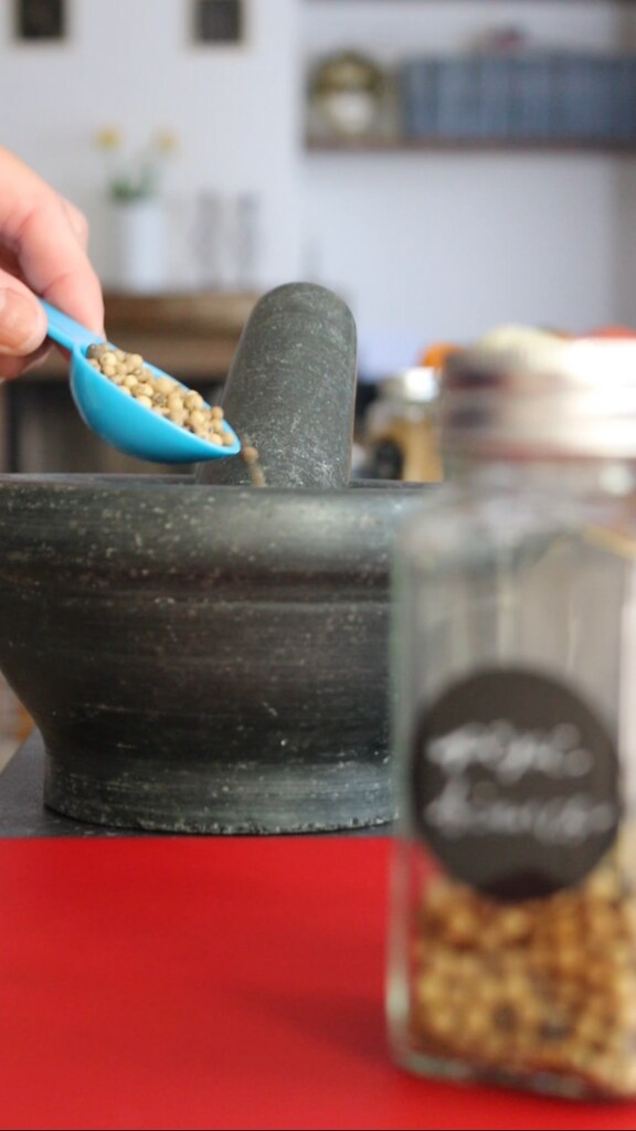white peppercorns as an ingredient to make the blend
