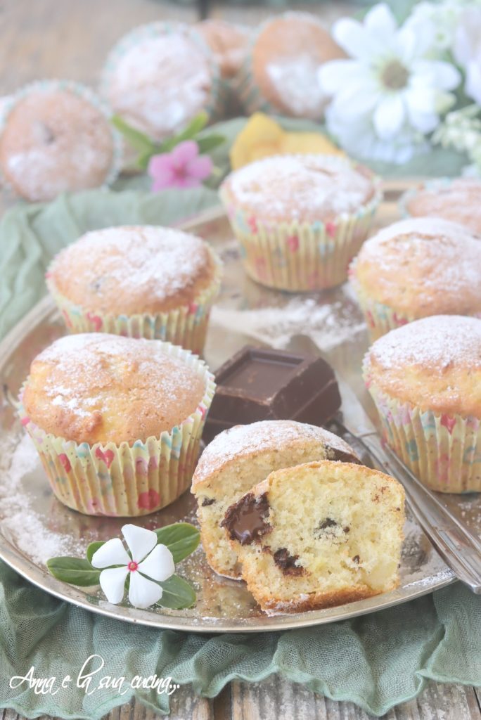 Muffins with Apples and Chocolate