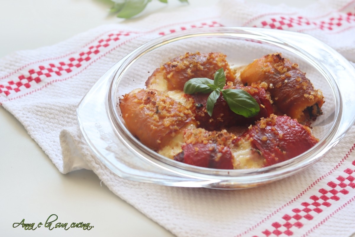 Roasted Pepper Rolls