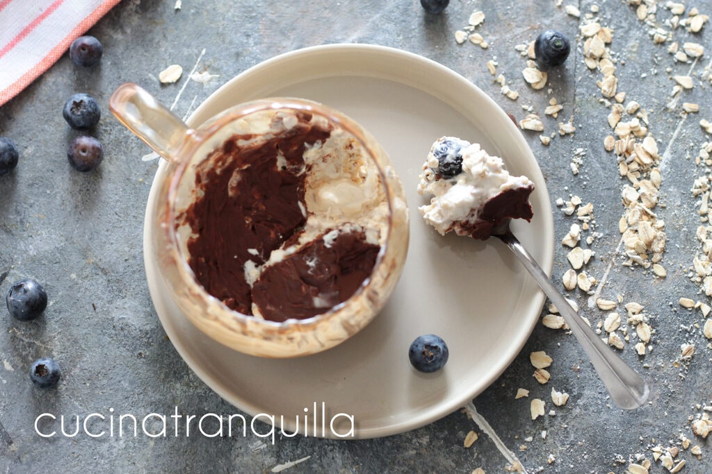 Cold Porridge with Kefir and Blueberries
