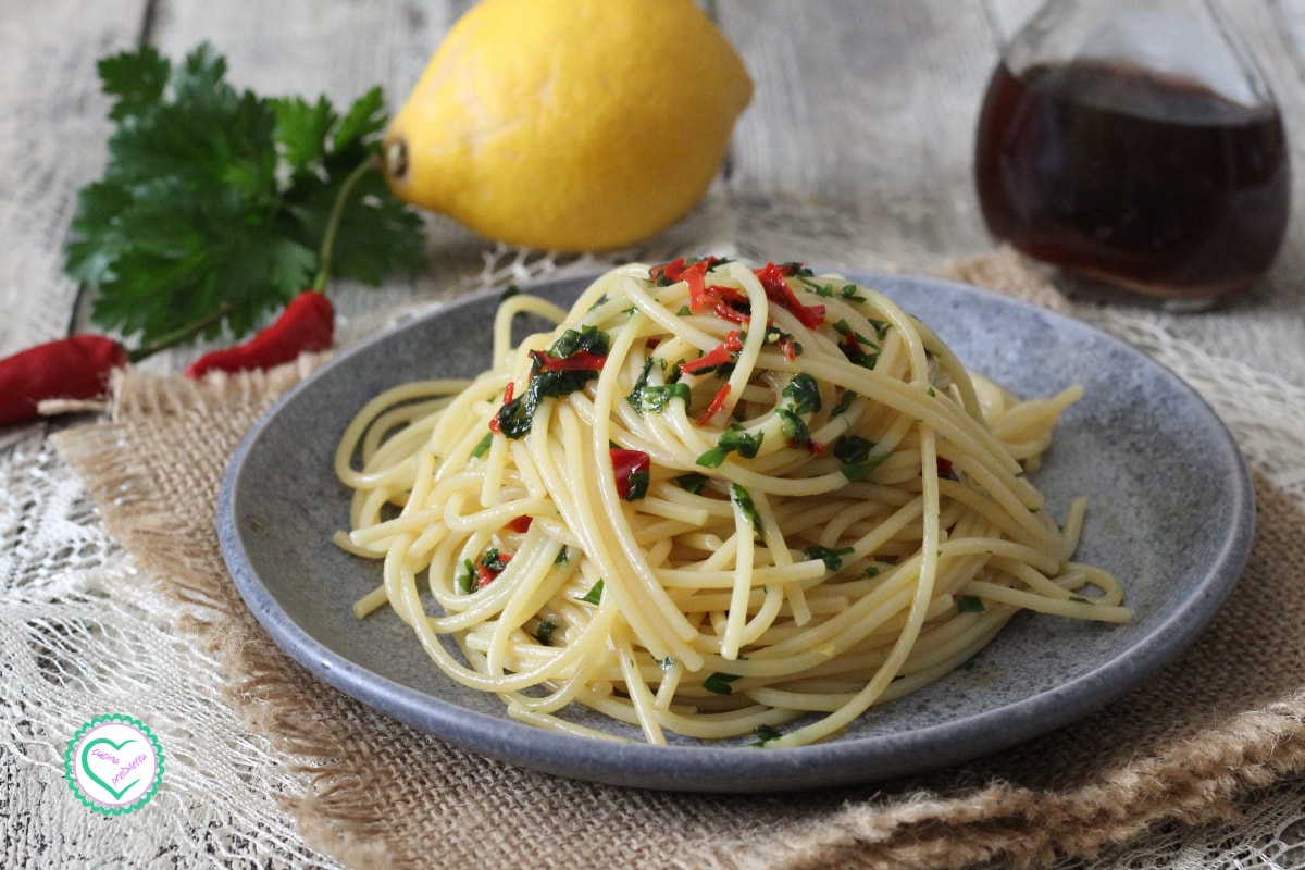 Pasta with anchovy sauce and lemon