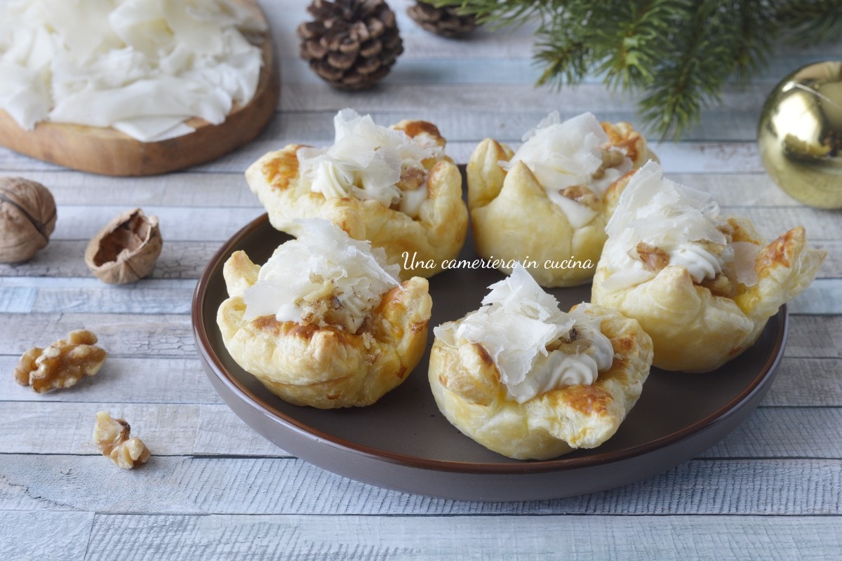 Pastry Baskets with Mascarpone, Gorgonzola, and Raspadura