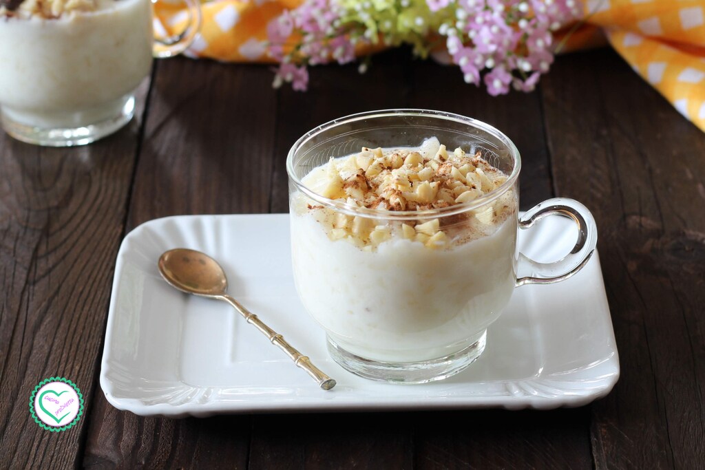 Rice cream with toasted almonds, dessert spoon