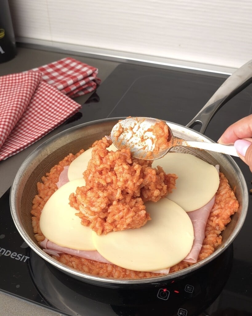 cover with more rice the stuffing of the timbale