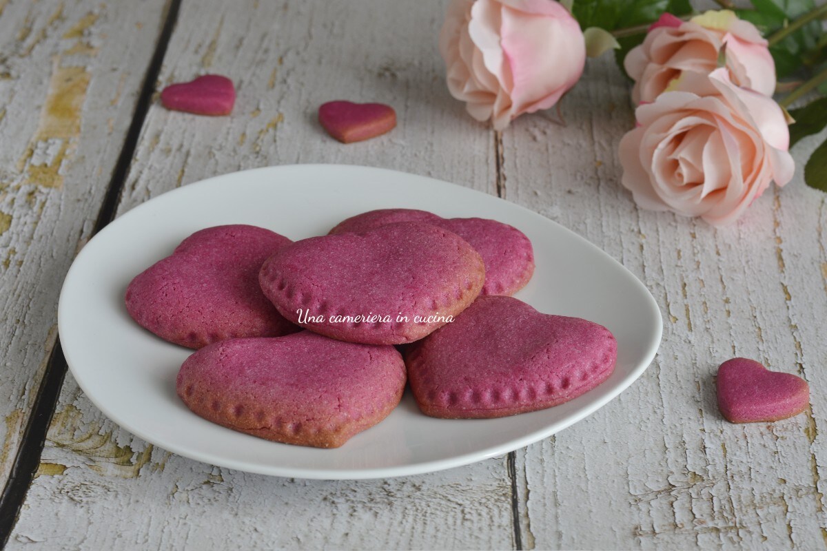 Shortbread Hearts Filled with Hazelnut Cream