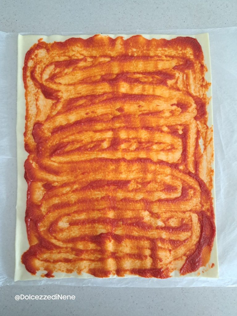 Puff pastry swirls with smoked cheese