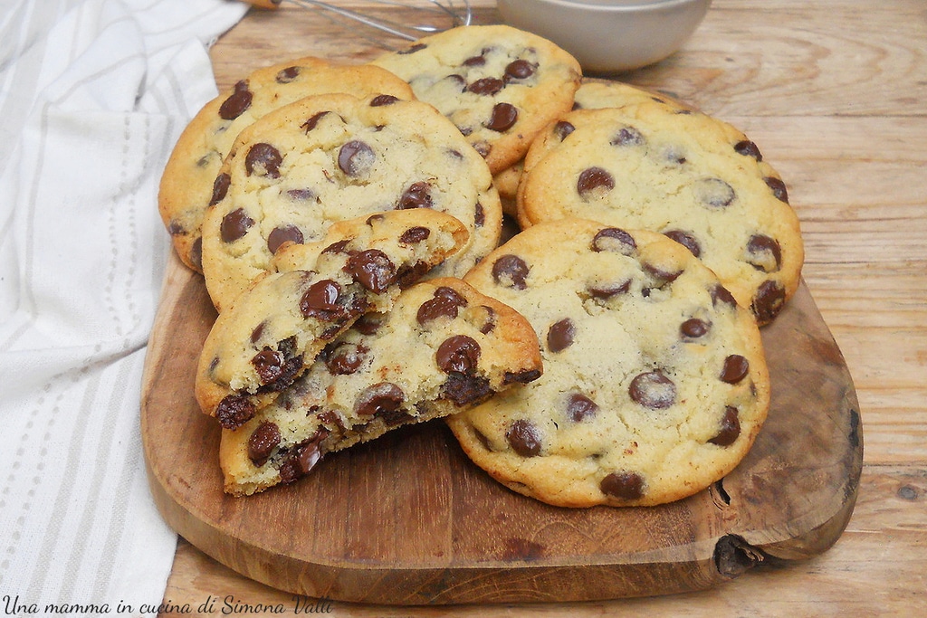 crumbl cookies with chocolate chips