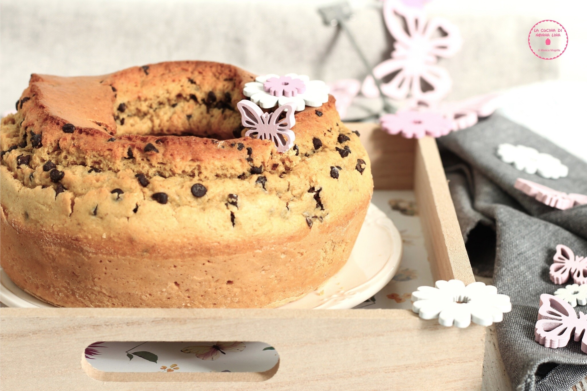 Low Glycemic Index Bundt Cake with Chocolate Chips and No Added Sugar