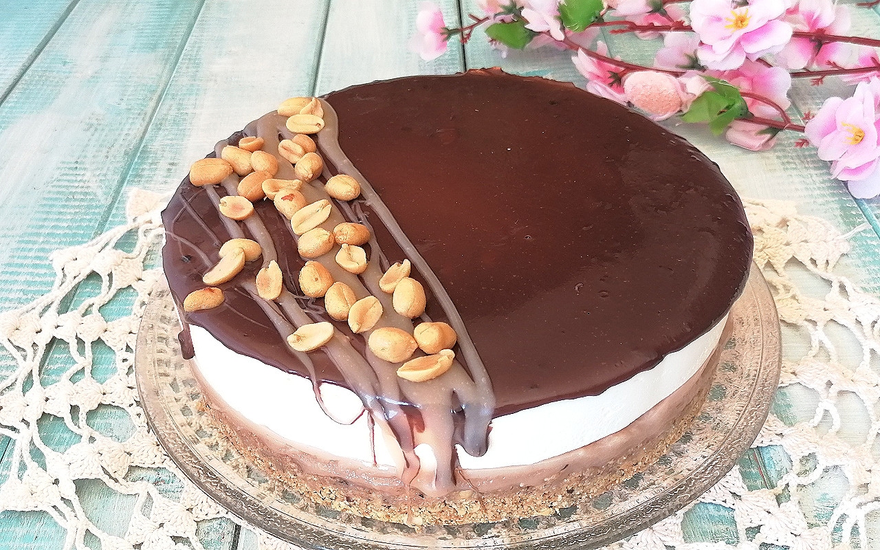 NO-BAKE PEANUT CARAMEL CHEESECAKE