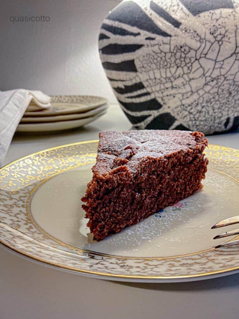 Soft Chocolate Cake Cooked in Air Fryer