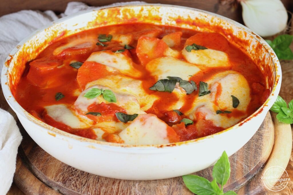 pizzaiola style potatoes cooked in a pan