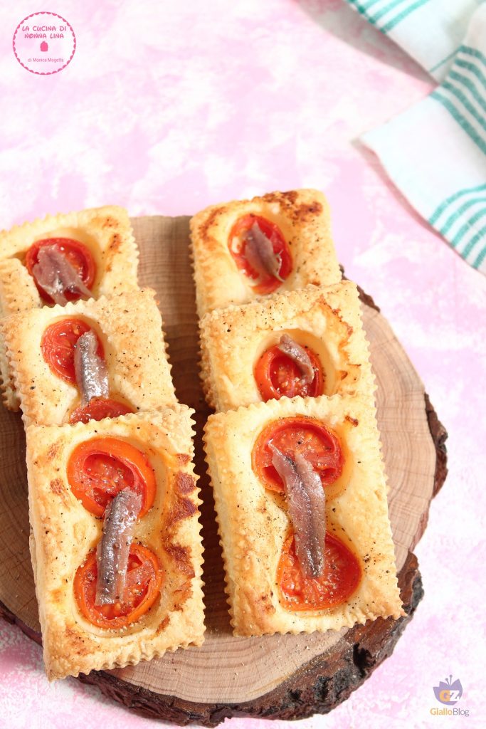 Quick Mini Pizzas with Anchovies