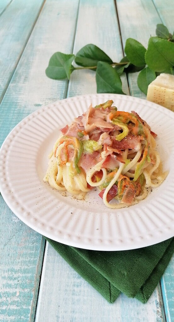 SPAGHETTI WITH PARMESAN CREAM, CRISPY SPECK, AND ZUCCHINI FLOWERS
