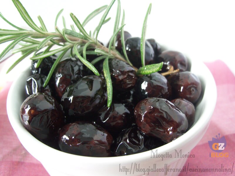 Wrinkled Olives, a Traditional Recipe from the Marche Region