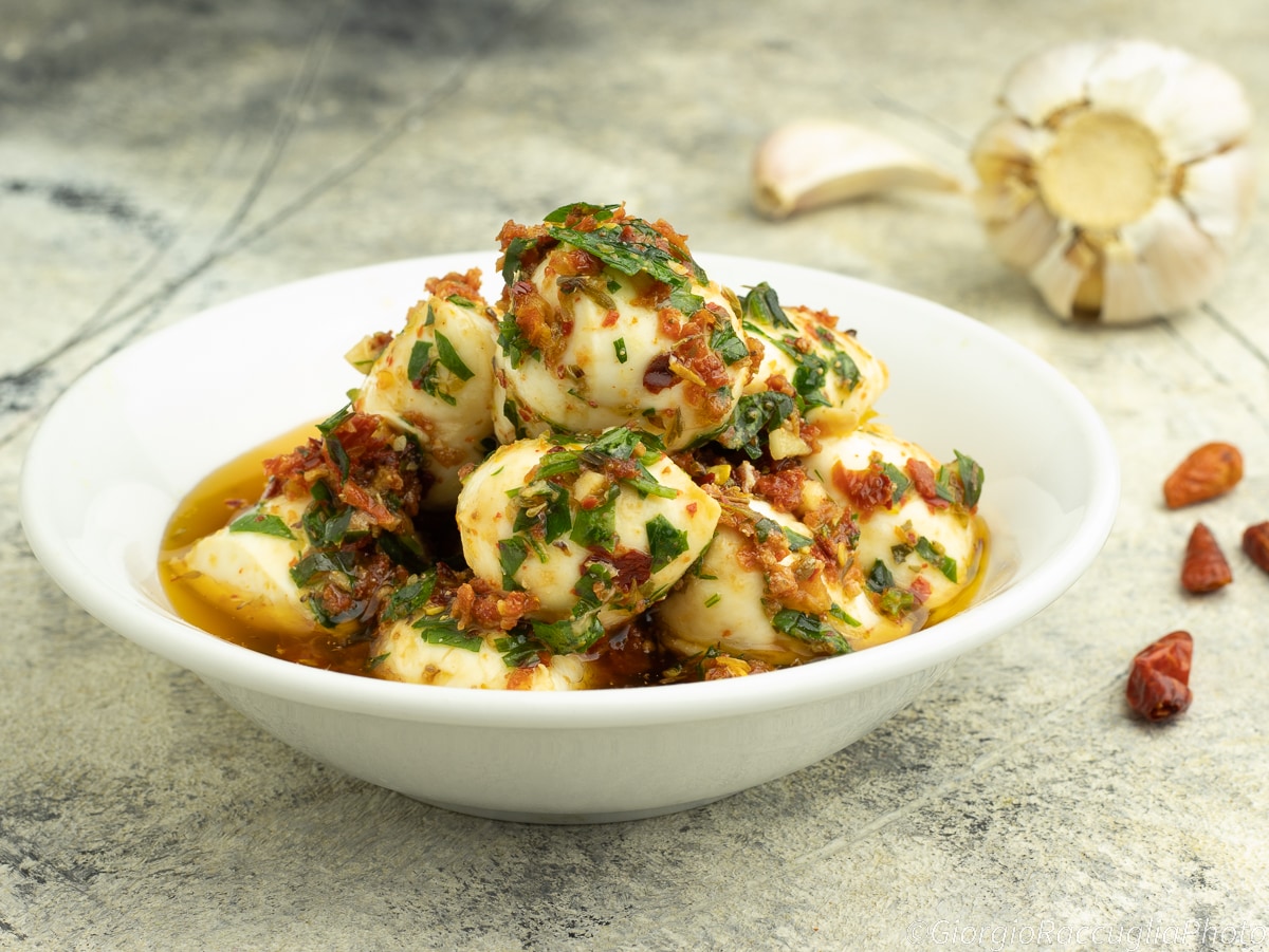 Marinated Mozzarella: Fresh and Flavorful Appetizer