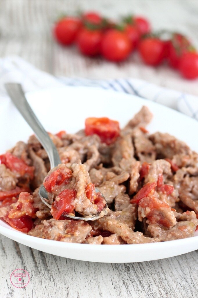 Veal strips with cherry tomatoes