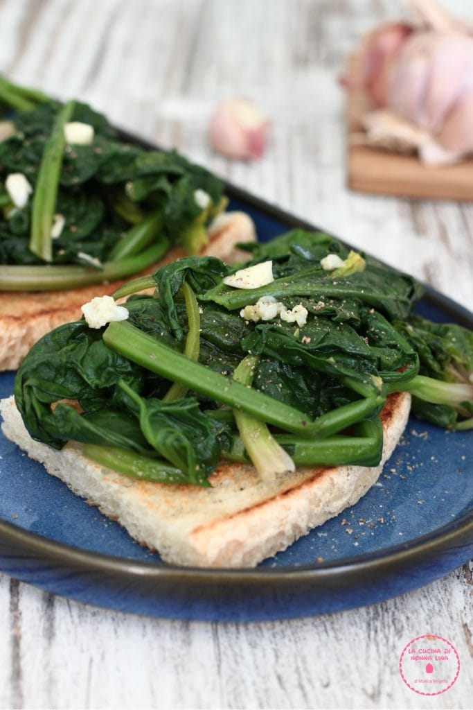 Vegan Crostini with Spinach