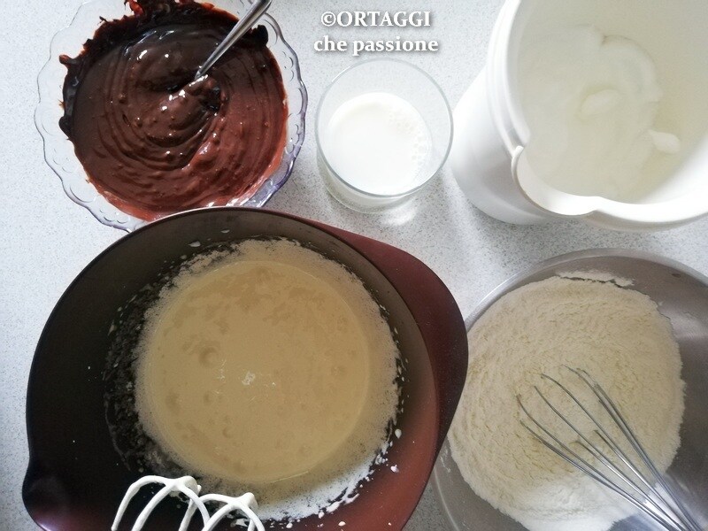 001 round chocolate sponge cake