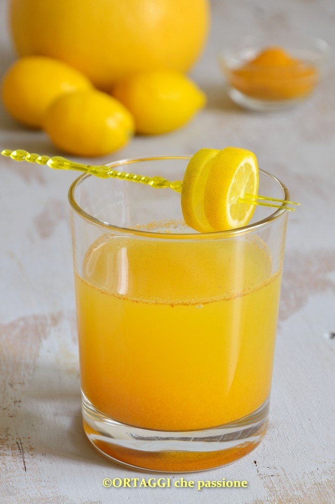 DIY turmeric drink