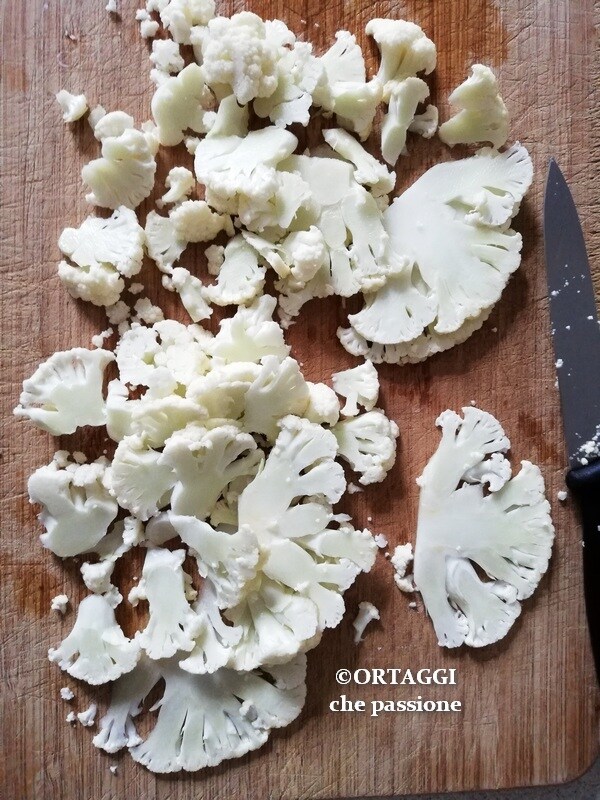 cut cauliflower into slices