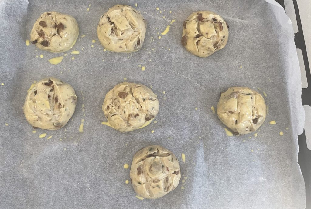 traditional cuts for rosemary buns with sourdough