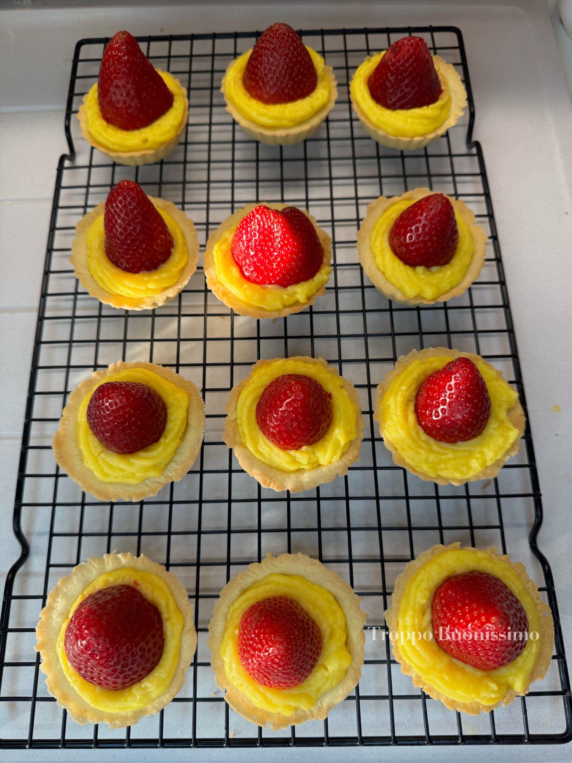 Mini Strawberry and Custard Tarts: Easy, Eye-Catching Treats to Prepare Ahead