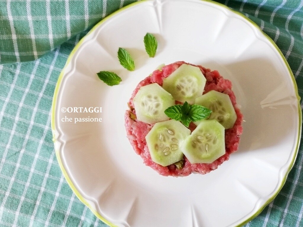 tartare with fresh cucumbers