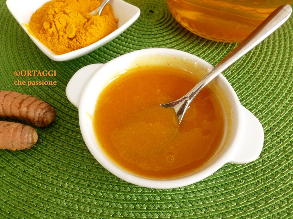 Turmeric and honey – natural antibiotic for a sore throat