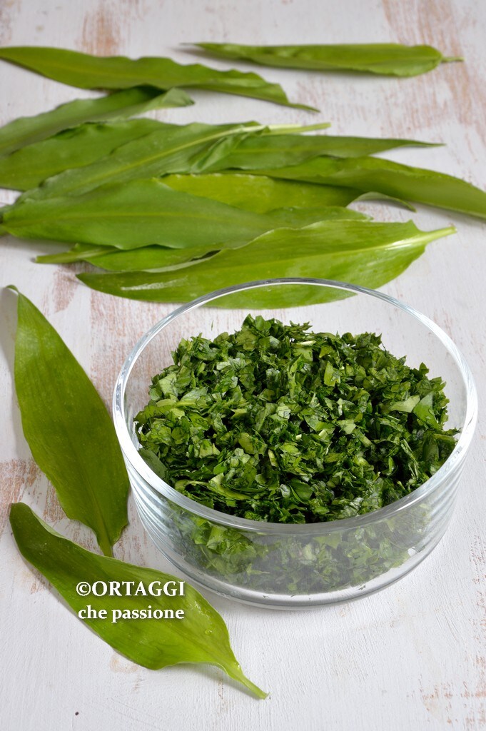 store chopped wild garlic
