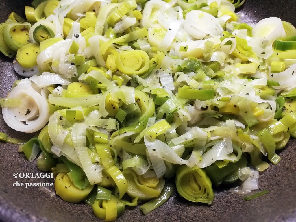 stewed leeks in pan