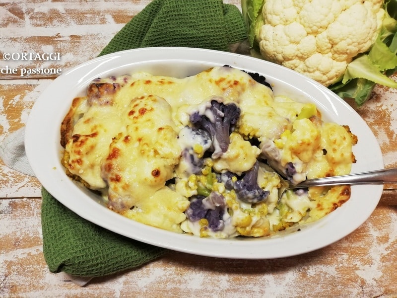 Cauliflower florets with béchamel gratin in the oven