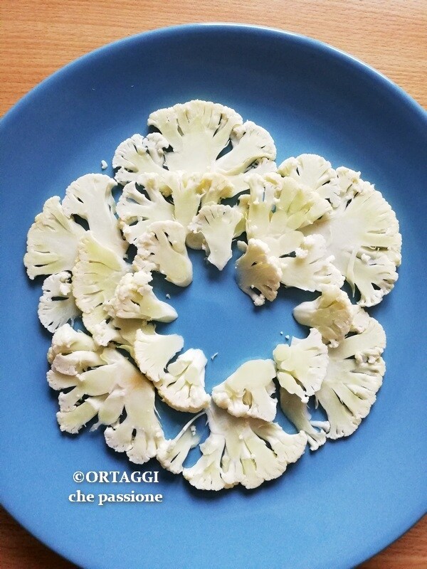 cauliflower on plate for carpaccio