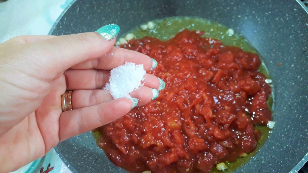 Feta with Green Beans in Tomato Sauce