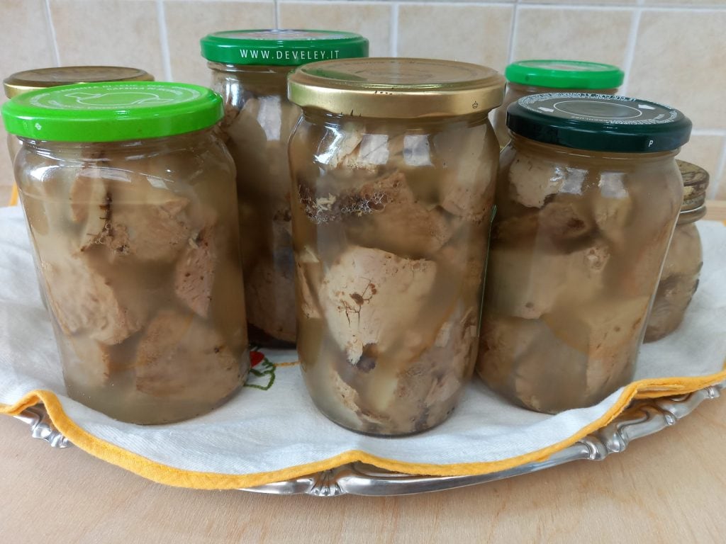 Tuna in oil preservation