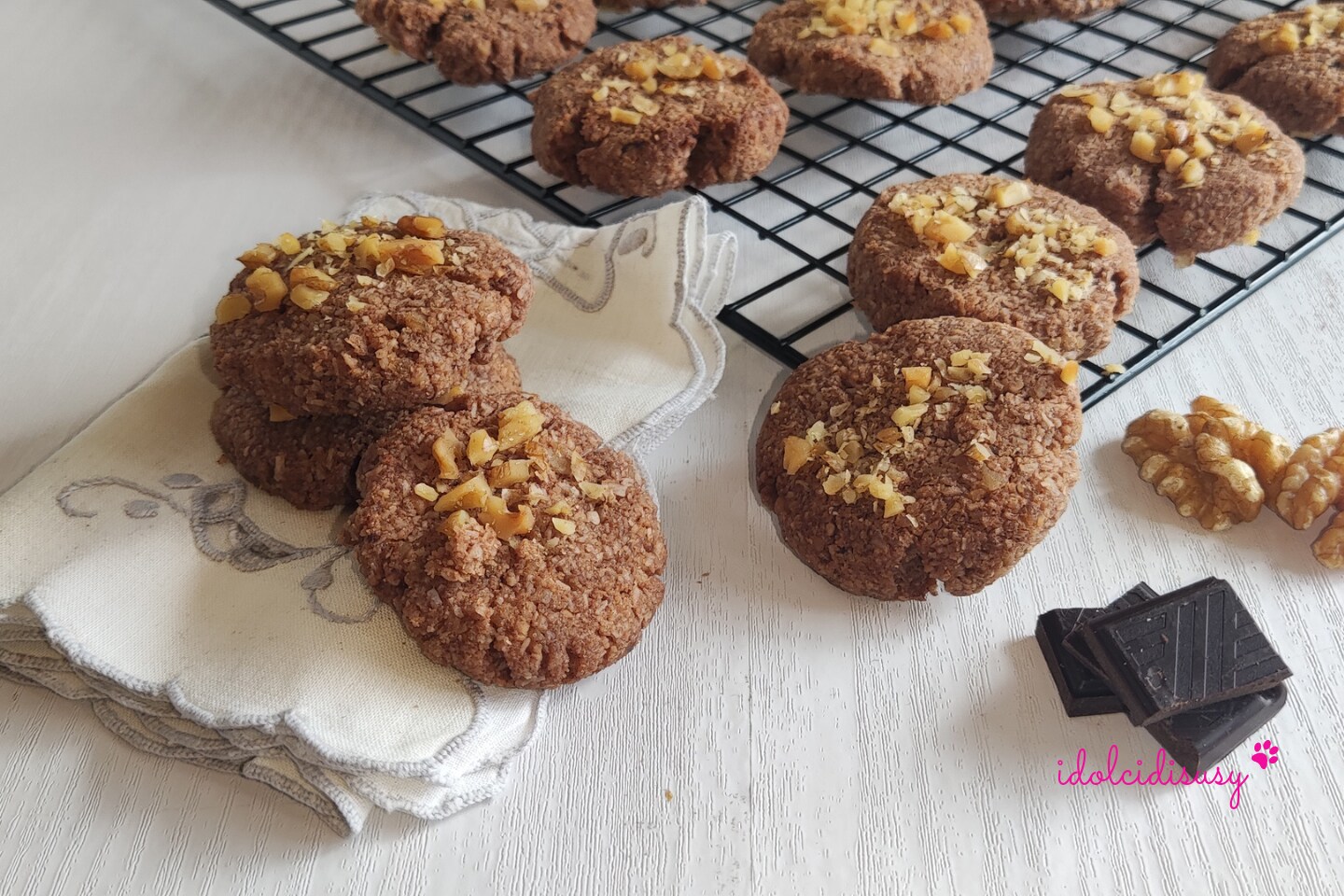 Walnut and Chocolate Cookies