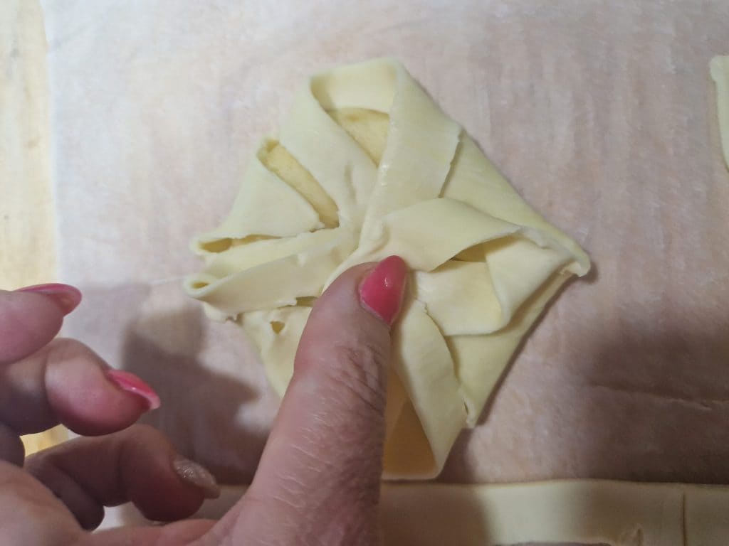 puff pastry sweets with apples