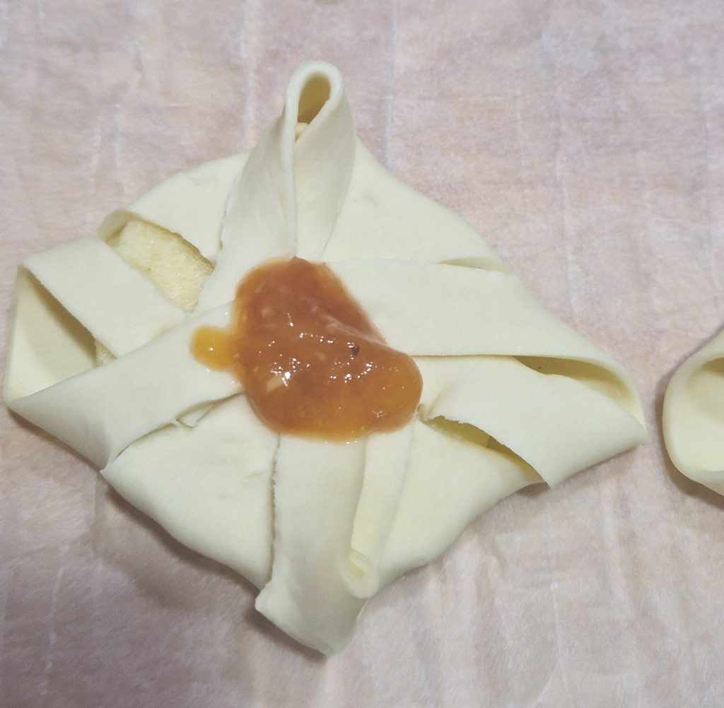 puff pastry sweets with apples