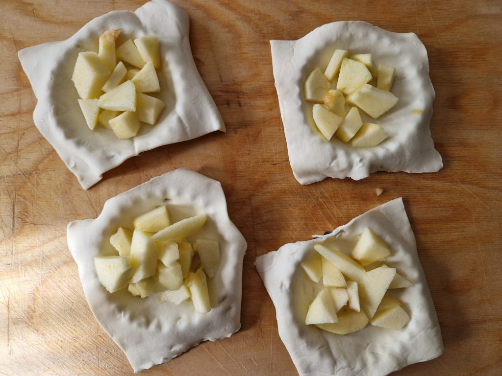 Quick Apple and Raisin Tarts