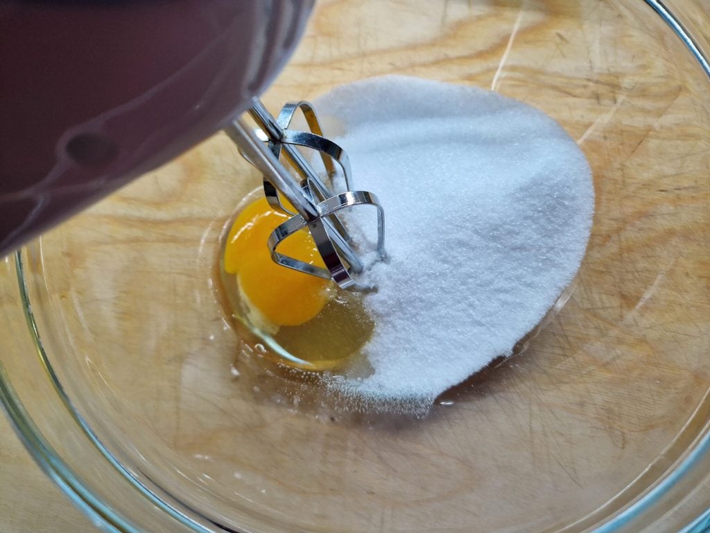 whisk sugar eggs
