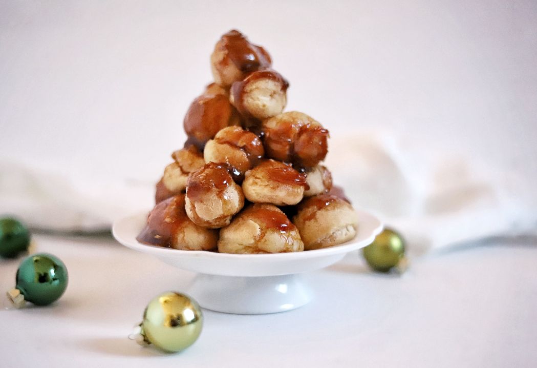 CROQUEMBOUCHE (CARAMEL CREAM PUFF TOWER)